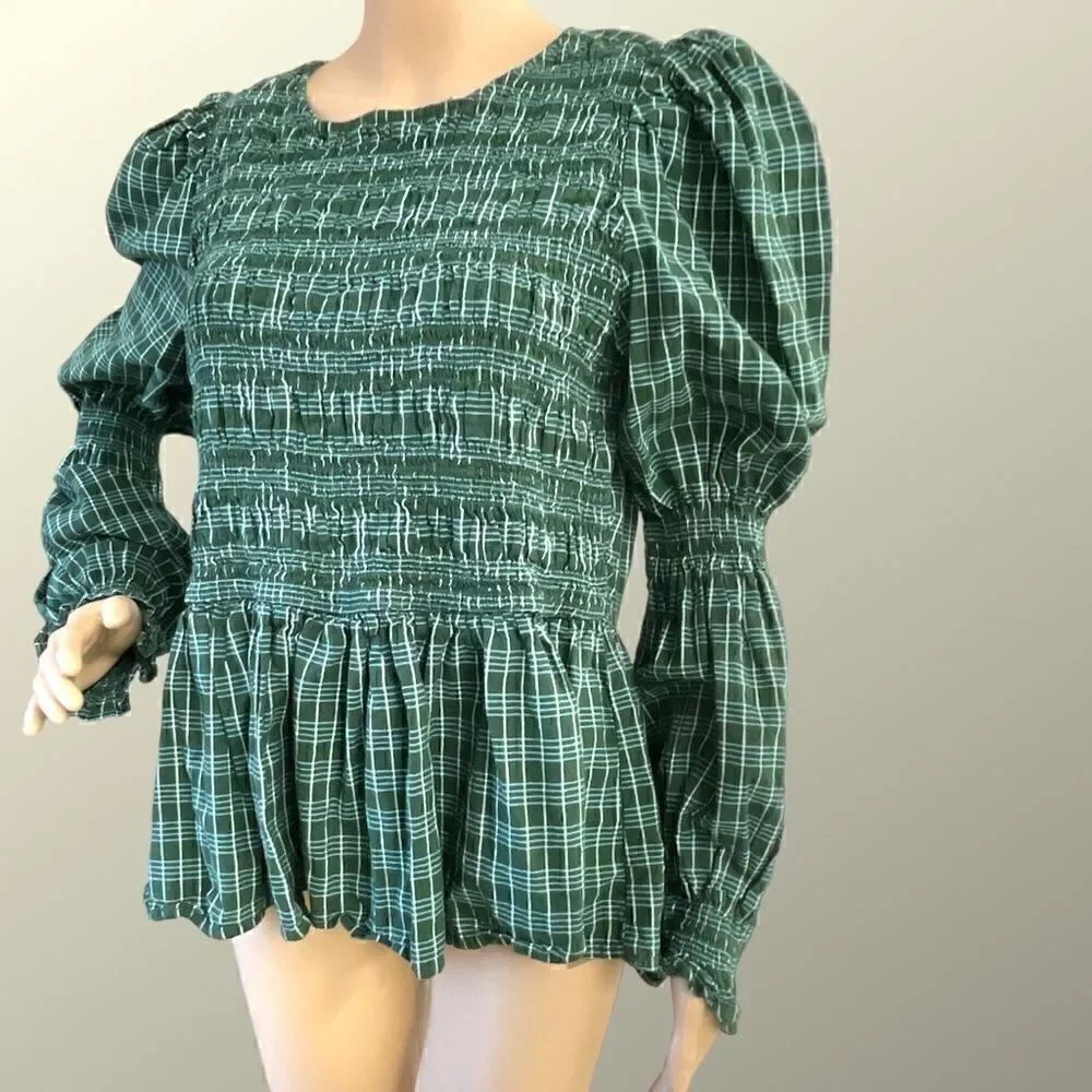 Size XL Universal Thread Women's Puff Long Sleeve Smocked Front Blouse Green